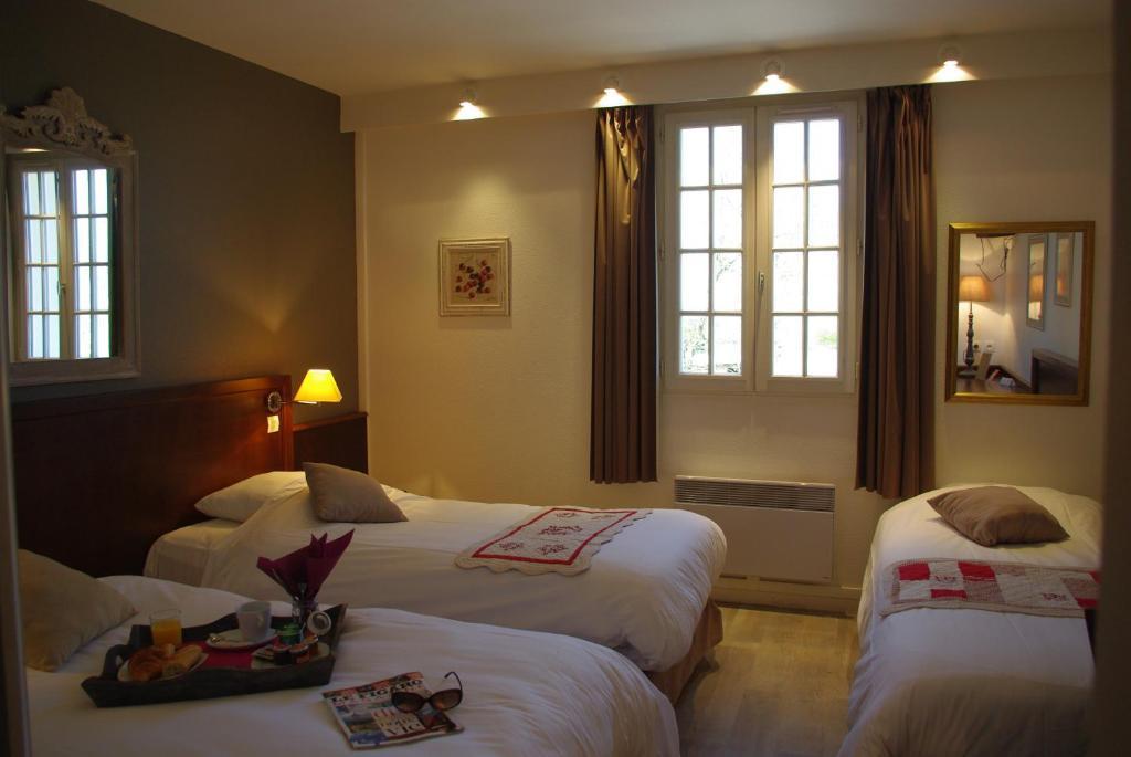 Logis Hotel Les Nympheas Chaufour-lès-Bonnières Ruang foto