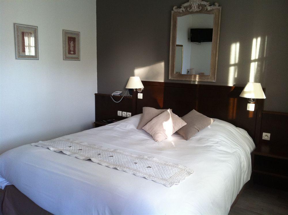 Logis Hotel Les Nympheas Chaufour-lès-Bonnières Bagian luar foto
