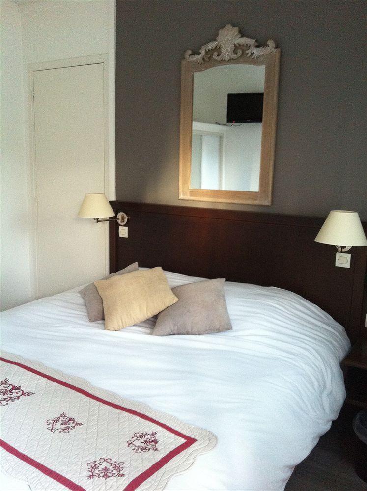 Logis Hotel Les Nympheas Chaufour-lès-Bonnières Bagian luar foto