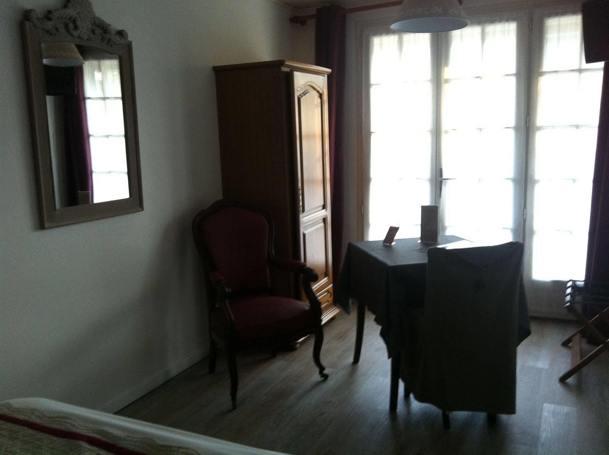 Logis Hotel Les Nympheas Chaufour-lès-Bonnières Bagian luar foto