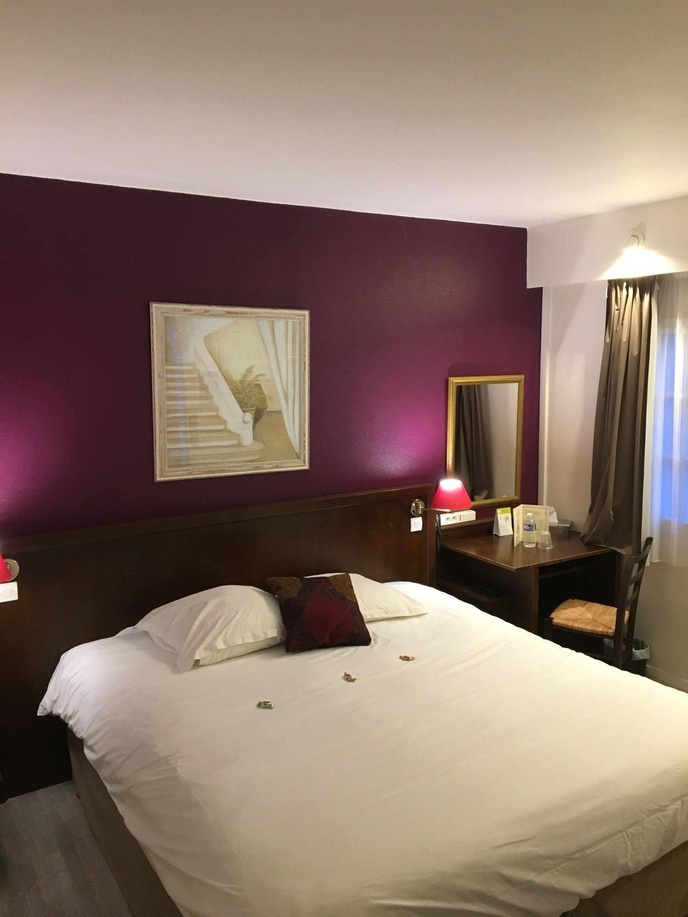 Logis Hotel Les Nympheas Chaufour-lès-Bonnières Bagian luar foto
